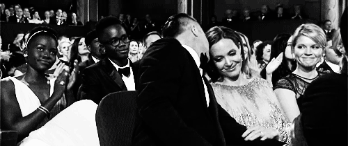 Pitt kisses Jolie